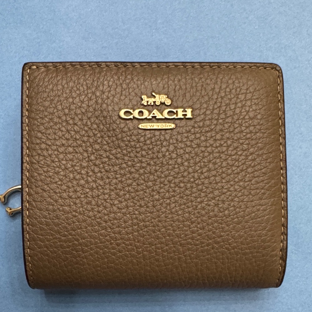 New Coach Tan Leather Wallet with Gold Accents